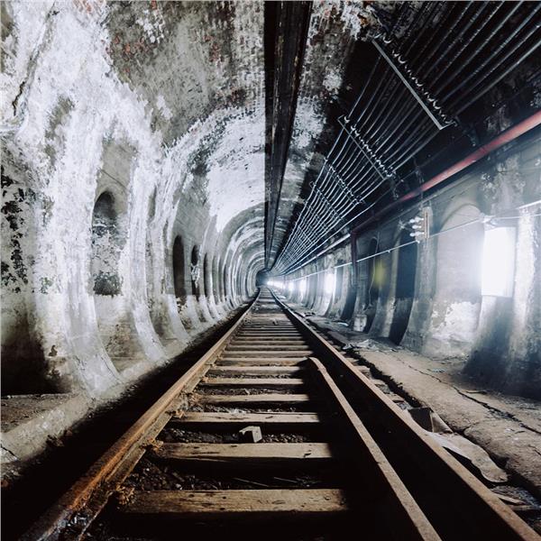 3 Boyutlu Derinlik Tren Tüneli Duvar Kağıdı